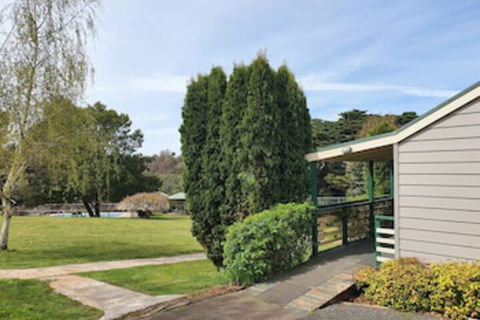 Neerim Country Cottages - Sydneys Hotel 0