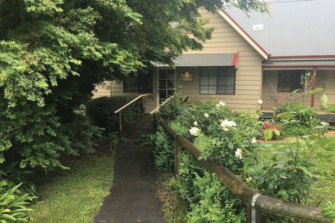 Neerim Country Cottages - Sydneys Hotel 5