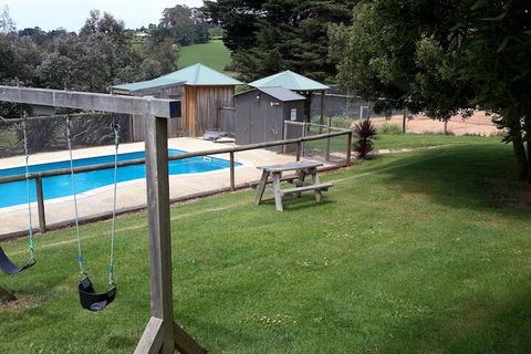 Neerim Country Cottages - Sydneys Hotel 3