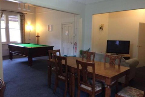 Sav - Sydneys Hotel 6