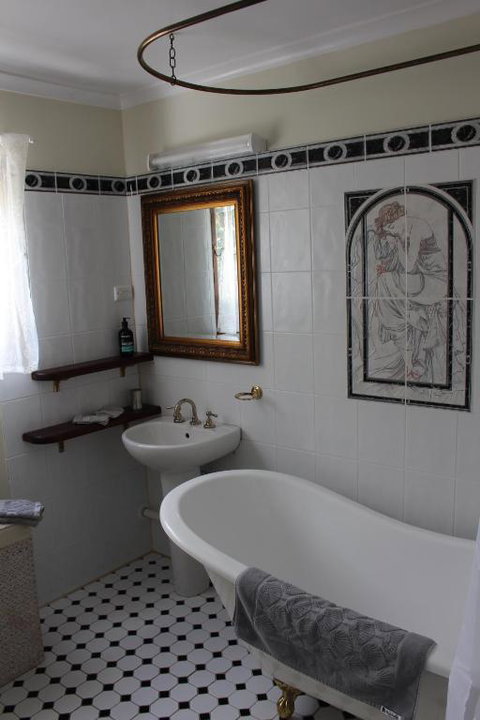 Dancing Waters Cottage - Sydneys Hotel 2