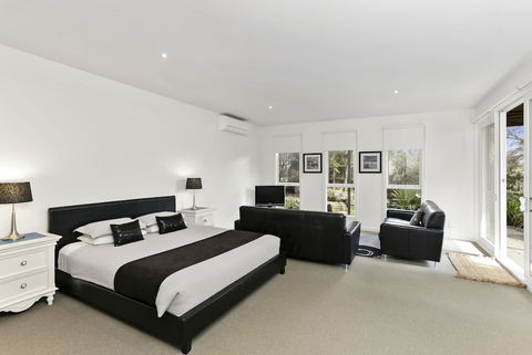 Anchors Beach House - Sydneys Hotel 3