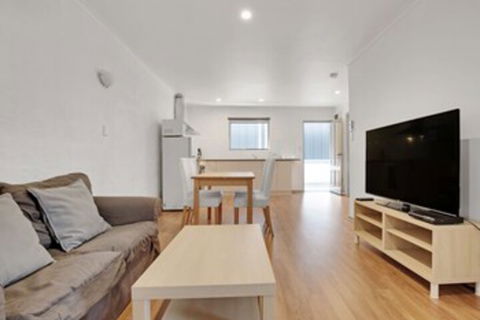 Adelaide Holiday Homes - Sydneys Hotel 0