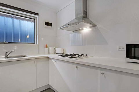 Adelaide Holiday Homes - Sydneys Hotel 6