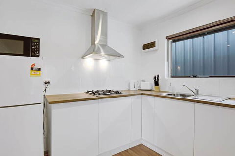 Adelaide Holiday Homes - Sydneys Hotel 4