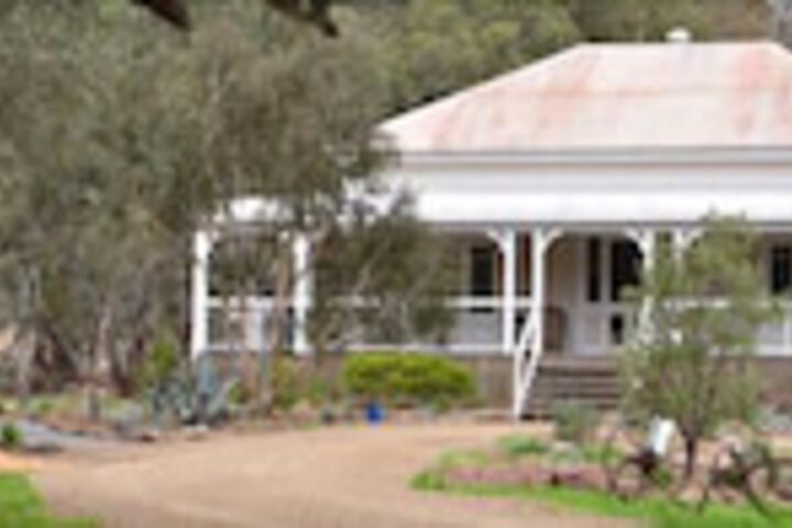 Sydneys Hotel
