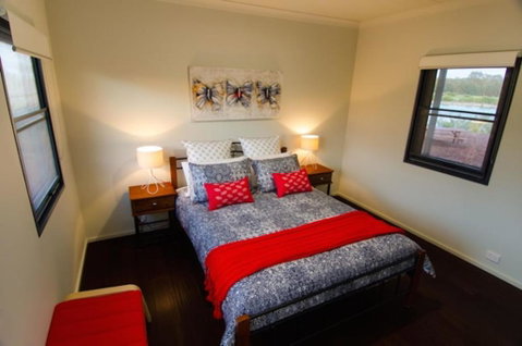 Kooyar Mia - Sydneys Hotel 6