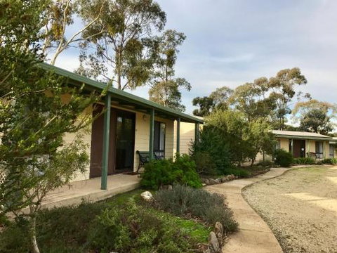 Stawell Holiday Cottages - Sydneys Hotel 5