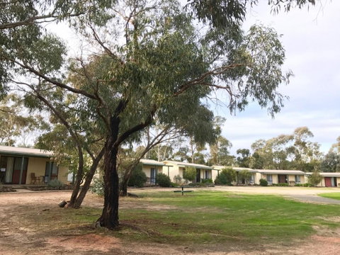 Stawell Holiday Cottages - Sydneys Hotel 3