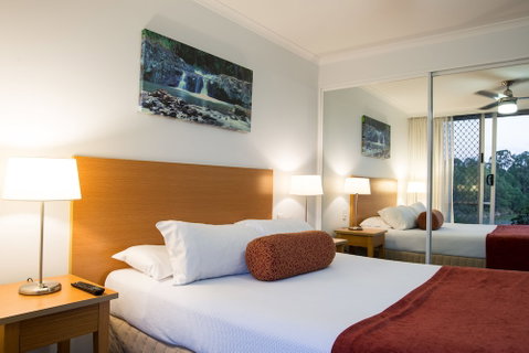 Cedar Lake Country Resort - Sydneys Hotel 3