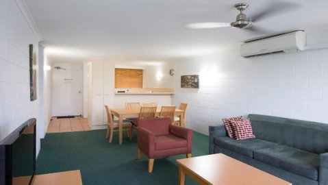 Cedar Lake Country Resort - Sydneys Hotel 1