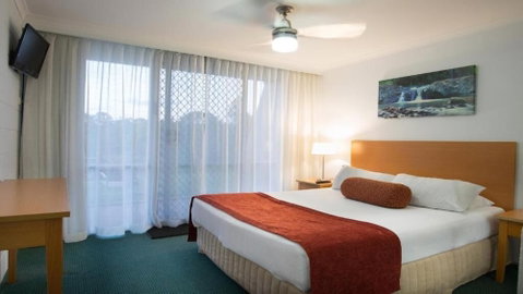 Cedar Lake Country Resort - Sydneys Hotel 4