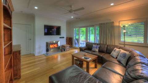 G.g's By The River - Sydneys Hotel 3