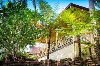 Pacific Palms Resort - Sydneys Hotel 0