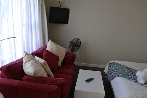 Ruby's Queenscliff - Sydneys Hotel 0