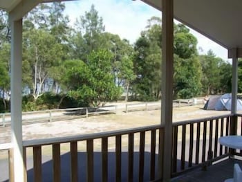 Canton Beach Holiday Park - Sydneys Hotel 4