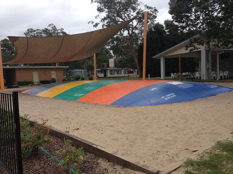 Canton Beach Holiday Park - Sydneys Hotel 5