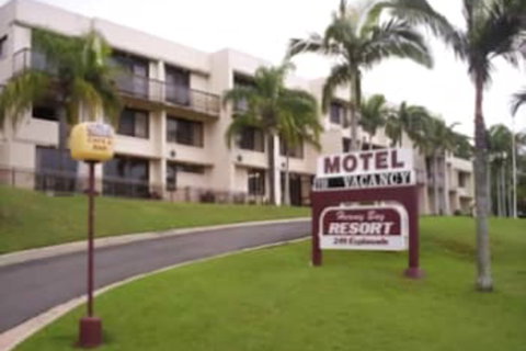Hervey Bay Resort - Sydneys Hotel 0