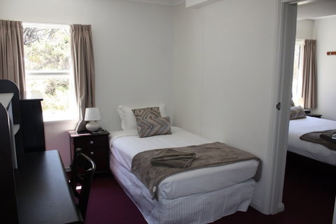 The Lions Lair - Sydneys Hotel 3