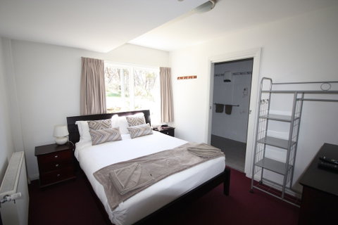 The Lions Lair - Sydneys Hotel 6