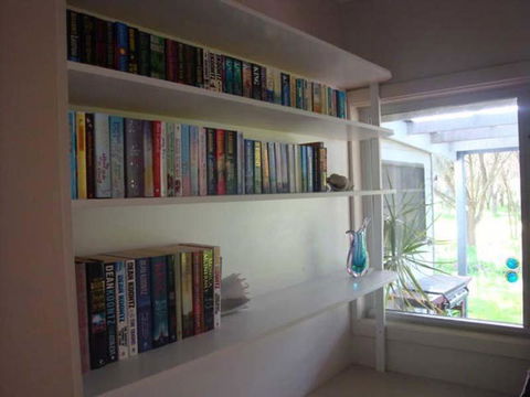 Absolute Waterfront Cottage - Sydneys Hotel 1