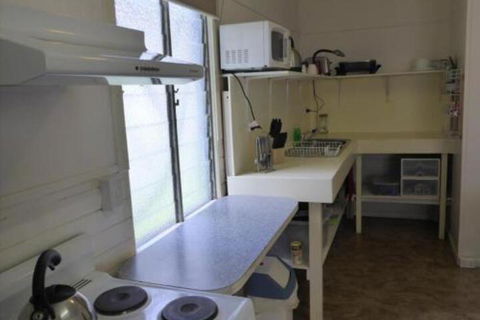 Kennys Cabin - Sydneys Hotel 2