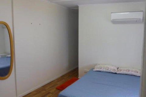 Kennys Cabin - Sydneys Hotel 4