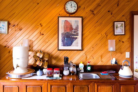 Albanys Big Grove Bed & Breakfast - Sydneys Hotel 6