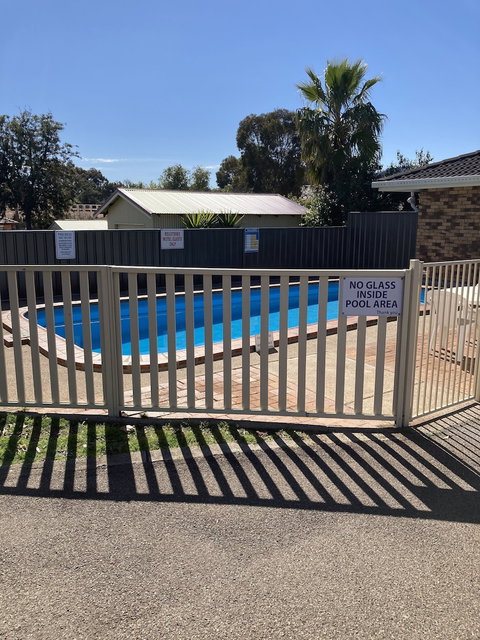 Golden Grain Motor Inn - Sydneys Hotel 0