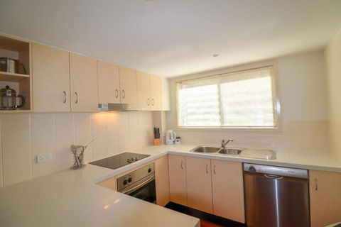 Dollarbird Treetops Townhouse - Sydneys Hotel 4