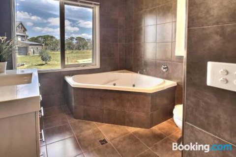 Alpine Edge - Sydneys Hotel 4