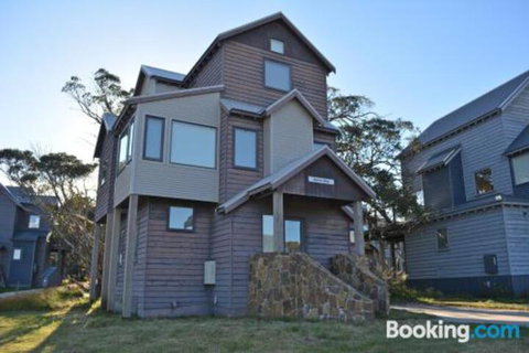 Alpine Edge - Sydneys Hotel 0