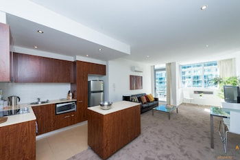 Accommodate Canberra - Metropolitan - Sydneys Hotel 0
