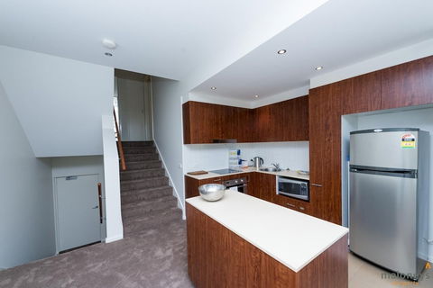 Accommodate Canberra - Metropolitan - Sydneys Hotel 4