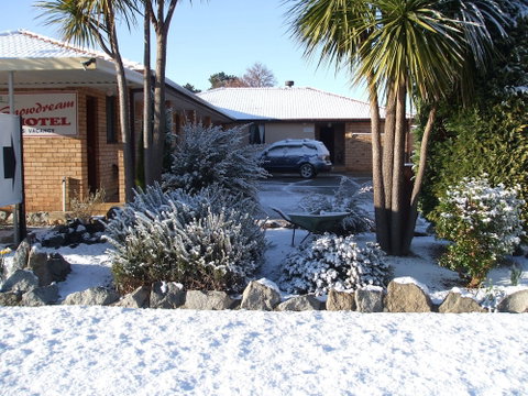 Snowdream Motel - Sydneys Hotel 0