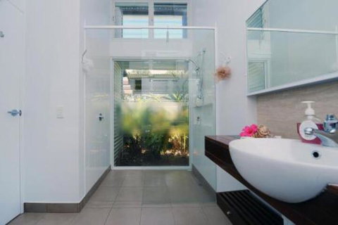 Hove To B & B - Sydneys Hotel 5