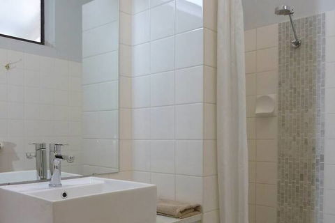 Airlie House Motor Inn - Sydneys Hotel 7