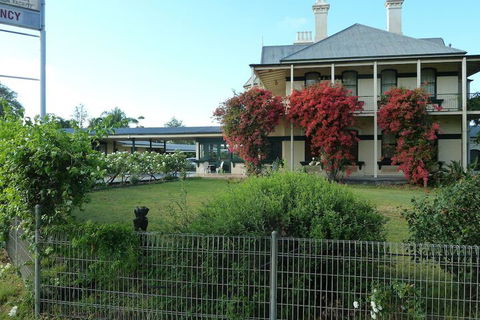 Airlie House Motor Inn - Sydneys Hotel 2