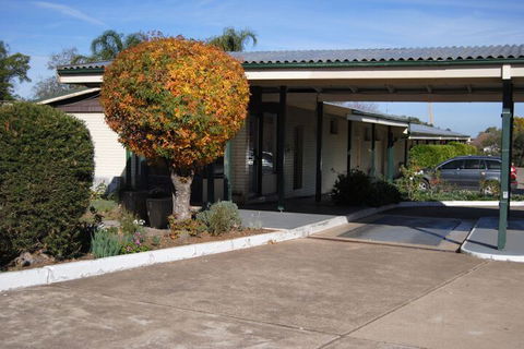 Airlie House Motor Inn - Sydneys Hotel 1