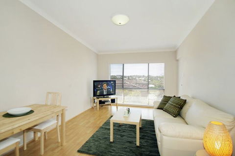 Acacia Holiday Or Business Stay Accommodation - Sydneys Hotel 3