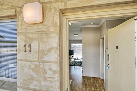 Acacia Holiday Or Business Stay Accommodation - Sydneys Hotel 1