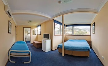 Lodge 21 - Sydneys Hotel 0