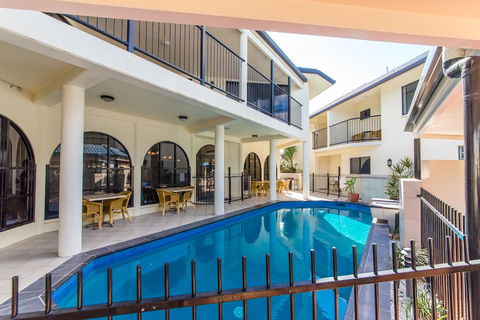 Villa Capri - Sydneys Hotel 3