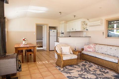 Hillview Cottages - Sydneys Hotel 5