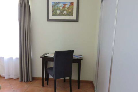 Ochre Moon B&B - Sydneys Hotel 6