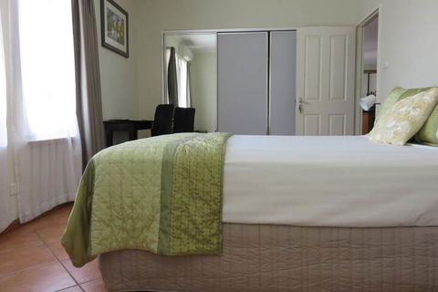 Ochre Moon B&B - Sydneys Hotel 7