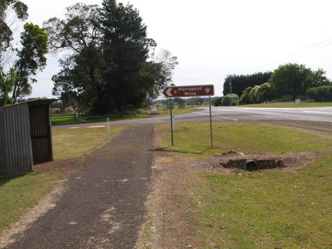 Pierrepoint Accommodation - Sydneys Hotel 2