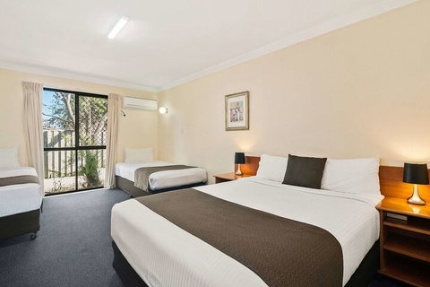 Econo Lodge Waterford - Sydneys Hotel 3