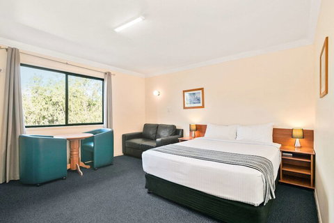 Econo Lodge Waterford - Sydneys Hotel 2