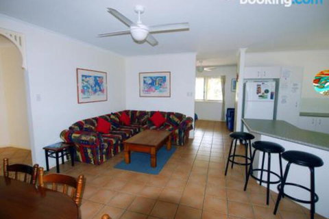 Island Haven - Sydneys Hotel 3